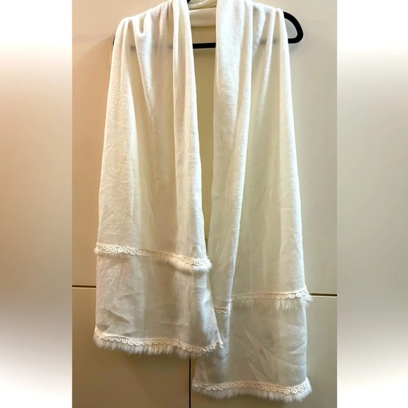 White scarf wrap fur trimmed size 17x76" - Picture 1 of 5